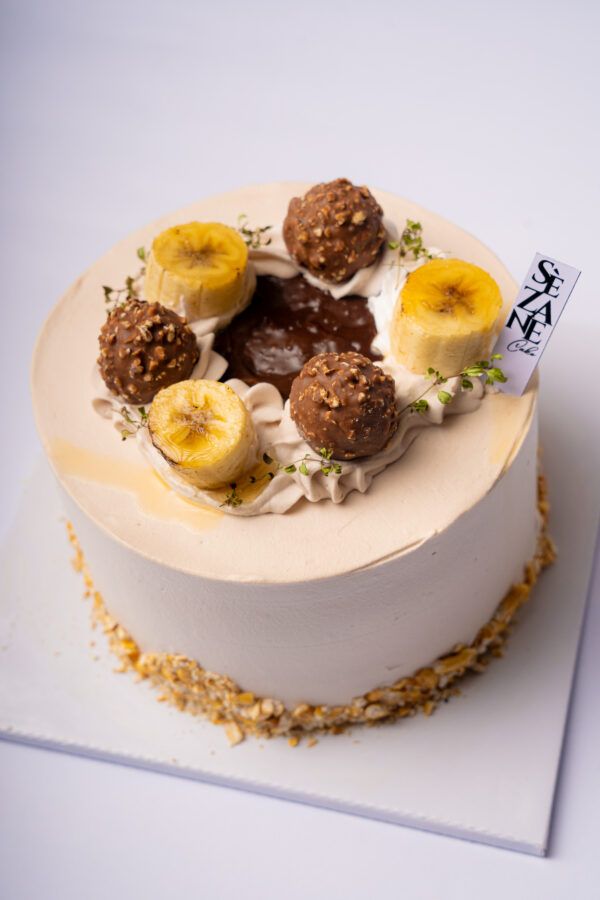 Banana Ferrero Cake